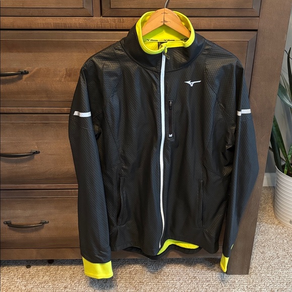 Mizuno Performance Running Jacket (Black & Neon Yellow)medium
